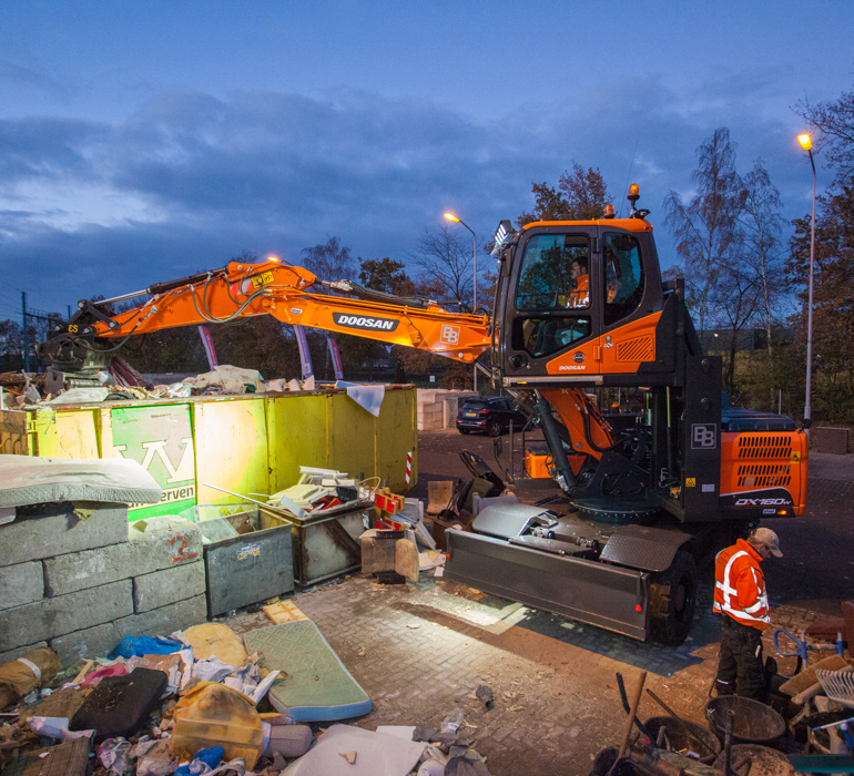 Doosan DX160W-5 BB Transport and Waste Collection
