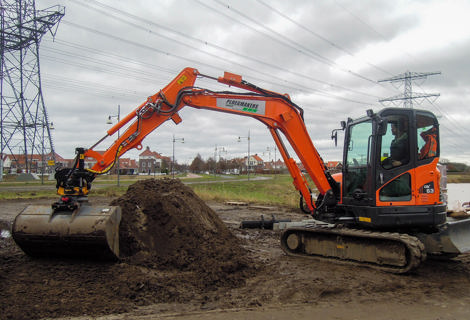 Spotted en route: a Doosan DX63-3 of the Ploegmakers Groep from the Rips.