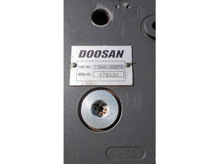 Doosan Travel Motor DX255LC / 170401-00037A