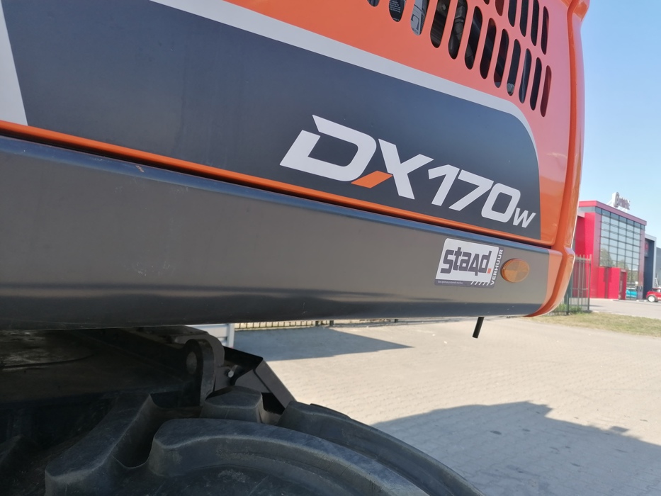 DOOSAN DX170W-5 MOBILE EXCAVATOR