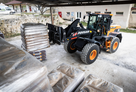 Doosan launches the new DL220-7 and DL250-7 wheel loaders