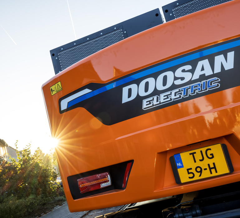 Doosan DX165W Electric